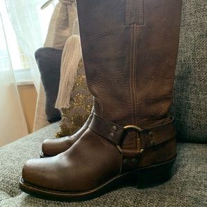 Frye Harness 12R boots